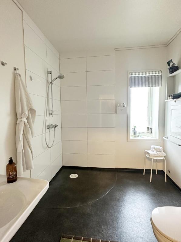 Twin Room image 2
