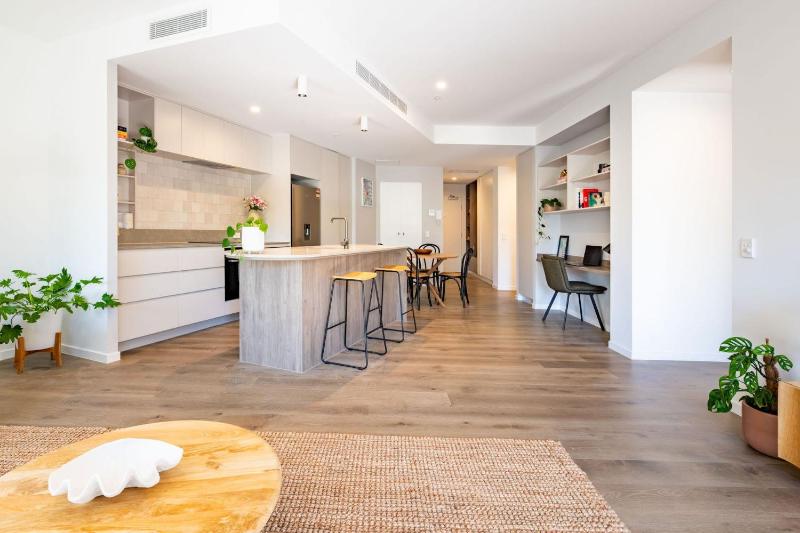 Soleil on Jonson - Luxury Byron Bay Apartment with Rooftop Pool Balcony 2 Bedrooms Above Light Years & Pixie - image 16
