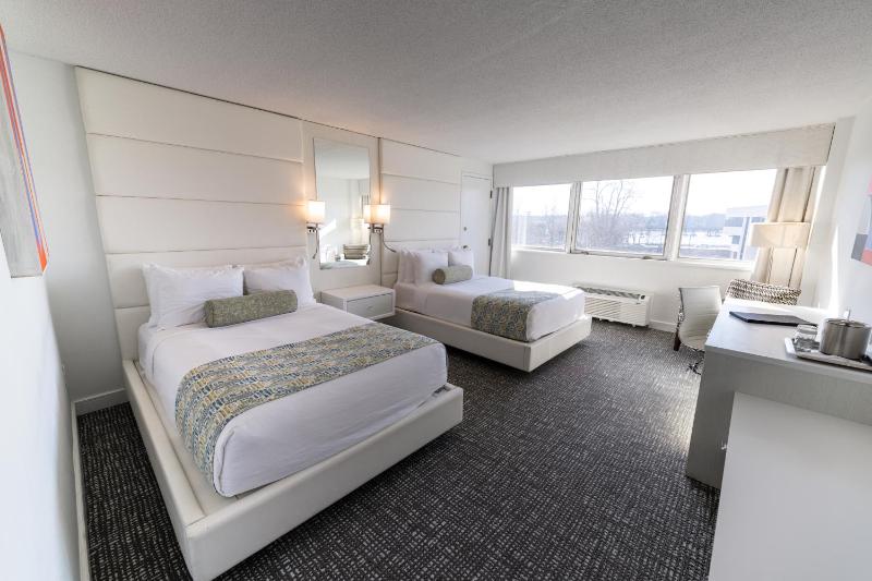 Deluxe Double Room with Two Double Beds image 2