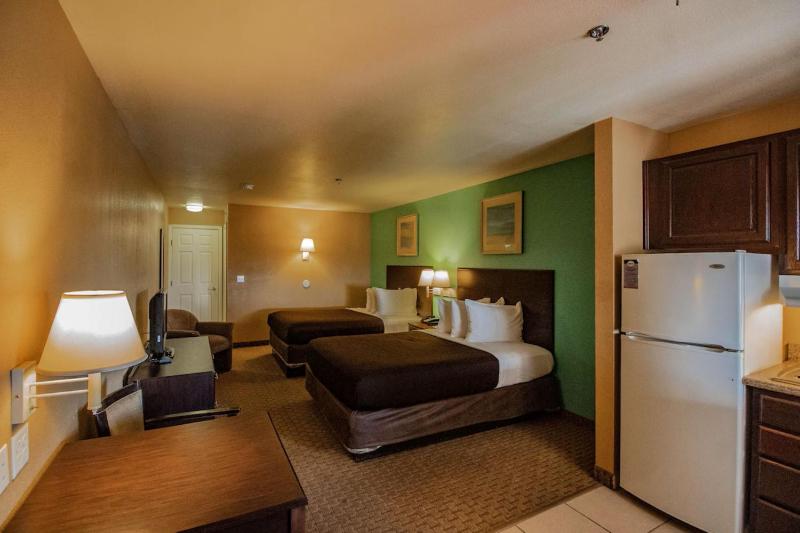 Efficiency Double Room with Two Double Beds image 2