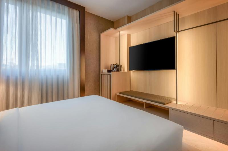 Standard King Room, Guest room, 1 King image 3