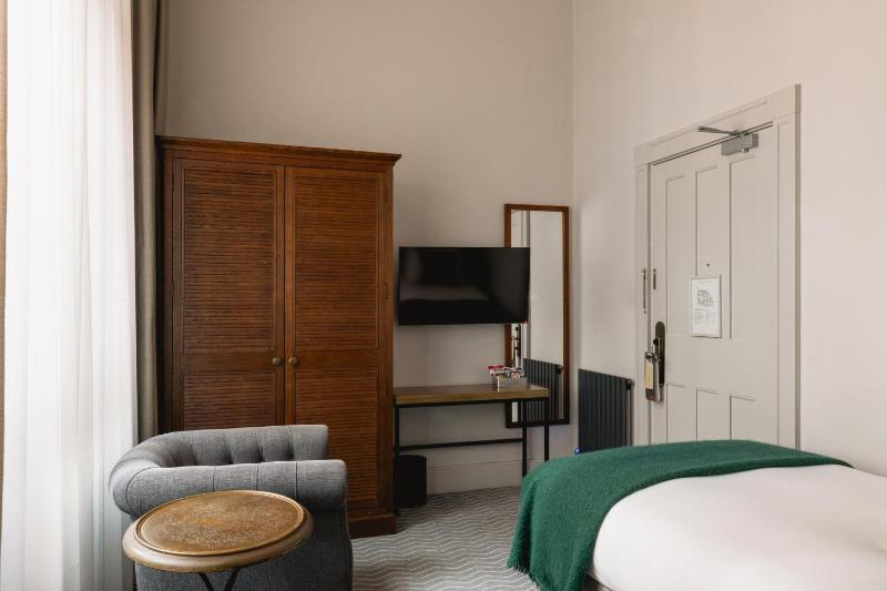 Sleeping Room image 4