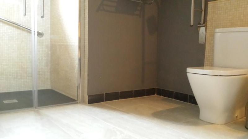 Queen Room - Disability Access image 3