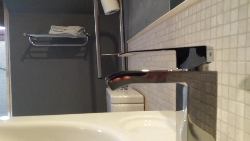 Queen Room - Disability Access image 2