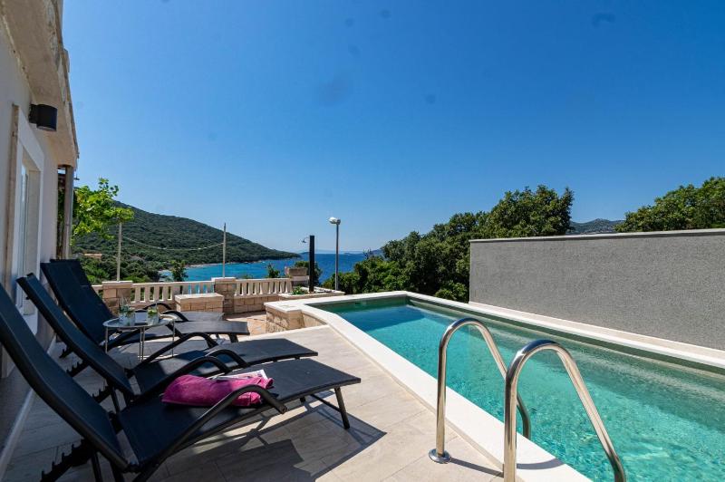 Seaside apartments with a swimming pool Tri Zala Korcula - 558 - image 1