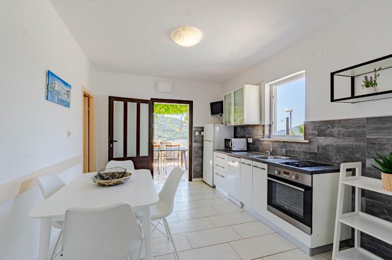 Seaside apartments with a swimming pool Tri Zala Korcula - 558 - image 3