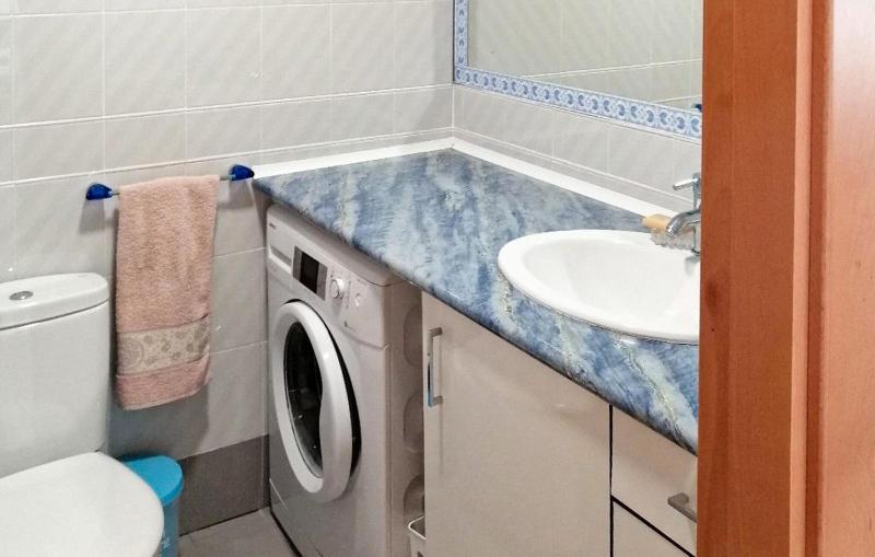 Beautiful Apartment In Roquetas De Mar With Wifi - image 10