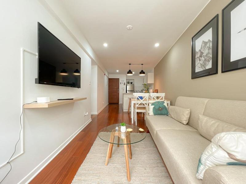 Elegant San Martín Barranco Apartment by Geko - image 2