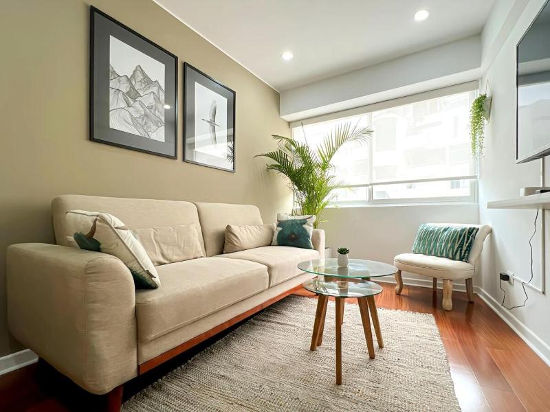 Elegant San Martín Barranco Apartment by Geko - image 4