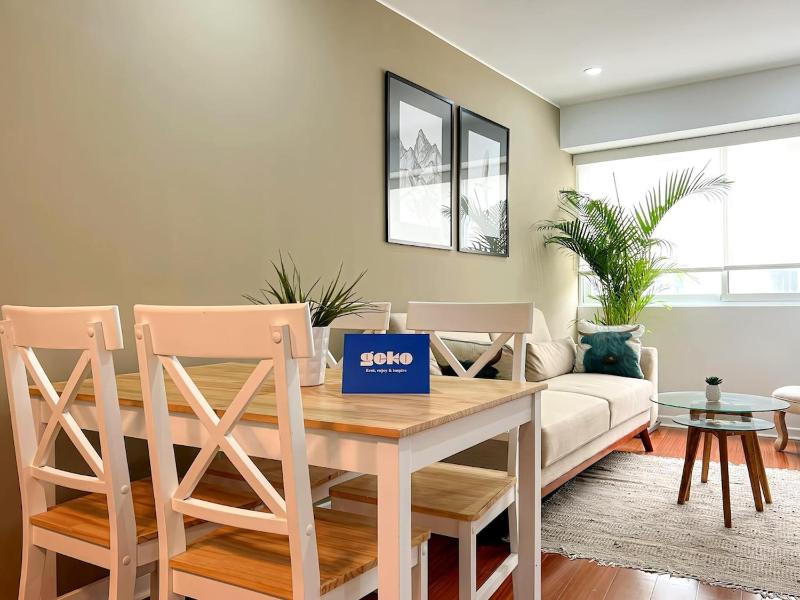Elegant San Martín Barranco Apartment by Geko - image 6