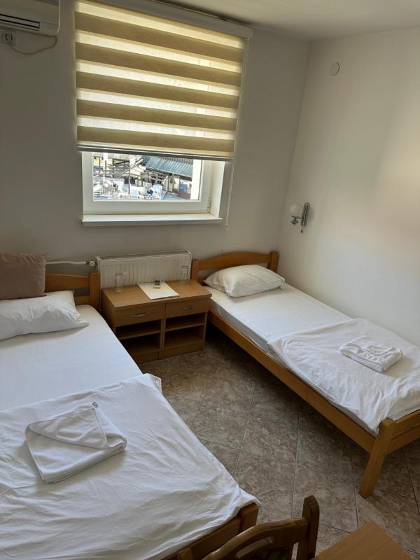 Twin Room image 1