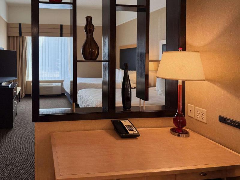 Queen Suite with Two Queen Beds - Disability Access/Non-Smoking image 2