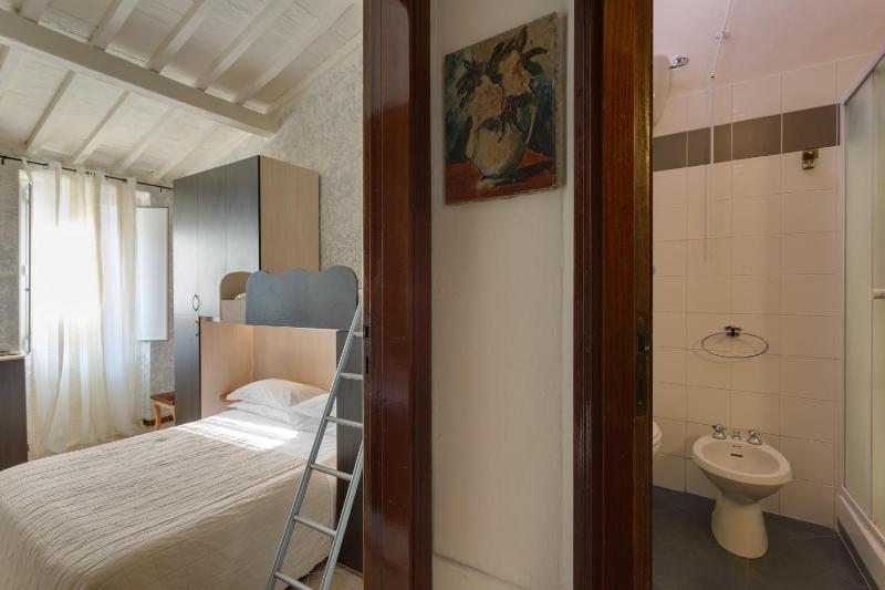 Triple Room with Private Internal Bathroom image 3