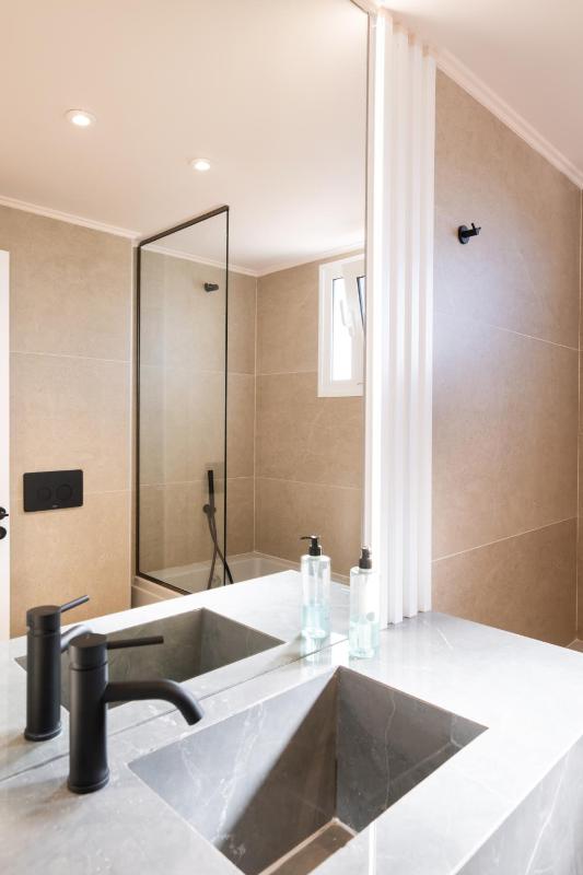 King Room with Spa Bath image 3