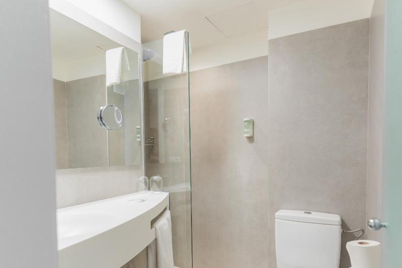 Twin Room with Front View image 3