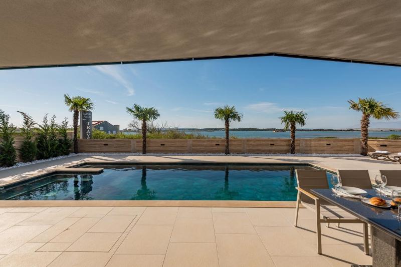 CROWONDER Villa Travera 3 with Heated Swimming Pool - CROWONDER LUXURY RENT - image 32