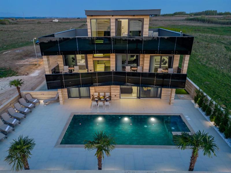 CROWONDER Villa Travera 3 with Heated Swimming Pool - CROWONDER LUXURY RENT - image 21