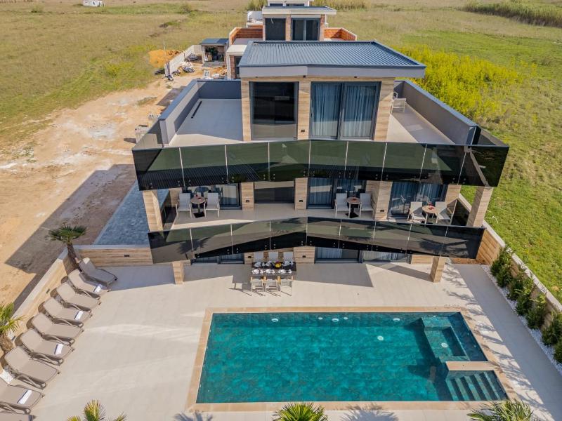 CROWONDER Villa Travera 3 with Heated Swimming Pool - CROWONDER LUXURY RENT - image 12