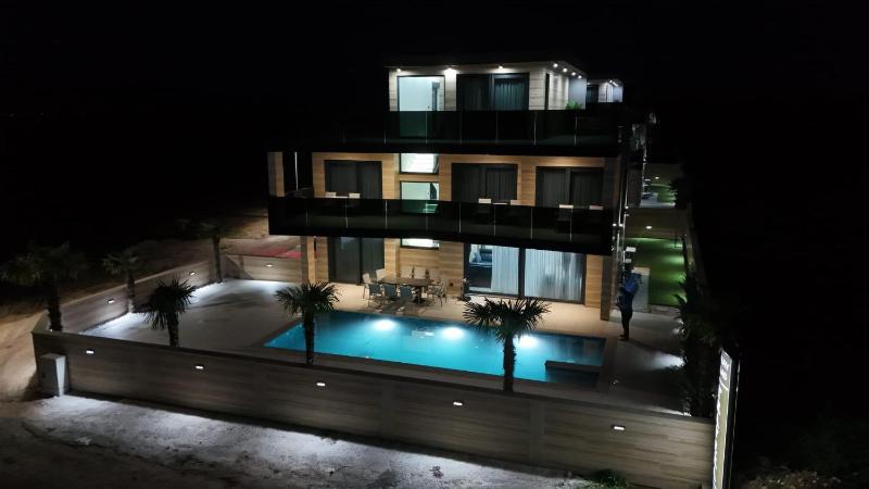 CROWONDER Villa Travera 3 with Heated Swimming Pool - CROWONDER LUXURY RENT - image 15