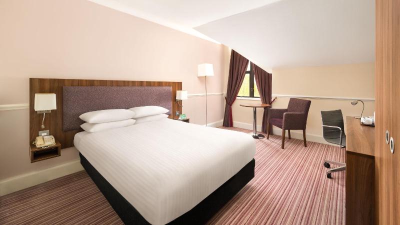 Standard Queen Room image 1