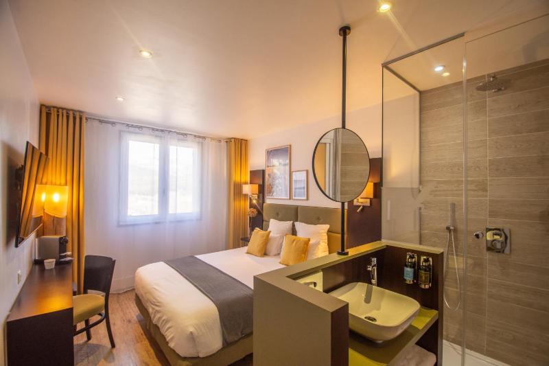 Standard Verdon Double Room with access to heated swimming pool image 4