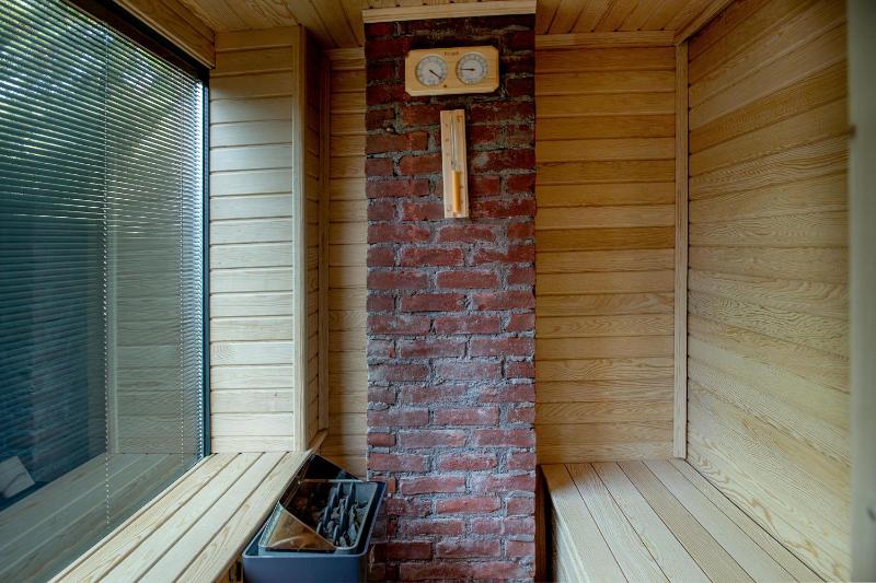 King Room with Lake View image 4