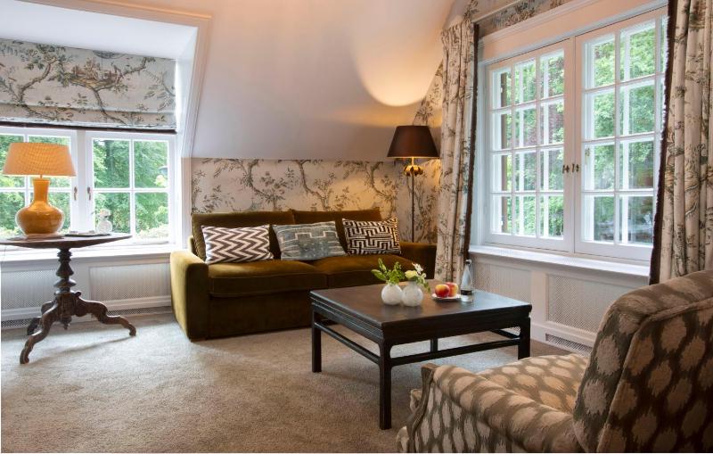 Deluxe Room image 3