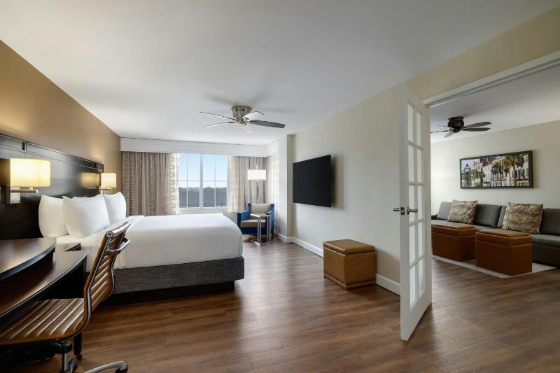 Courtyard by Marriott Charleston Historic District - image 8