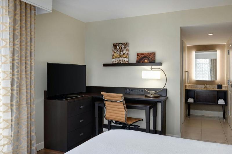 One-Bedroom King Suite with Sofa Bed image 2