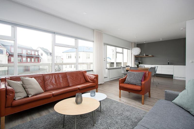 Two-Bedroom Deluxe Apartment image 1