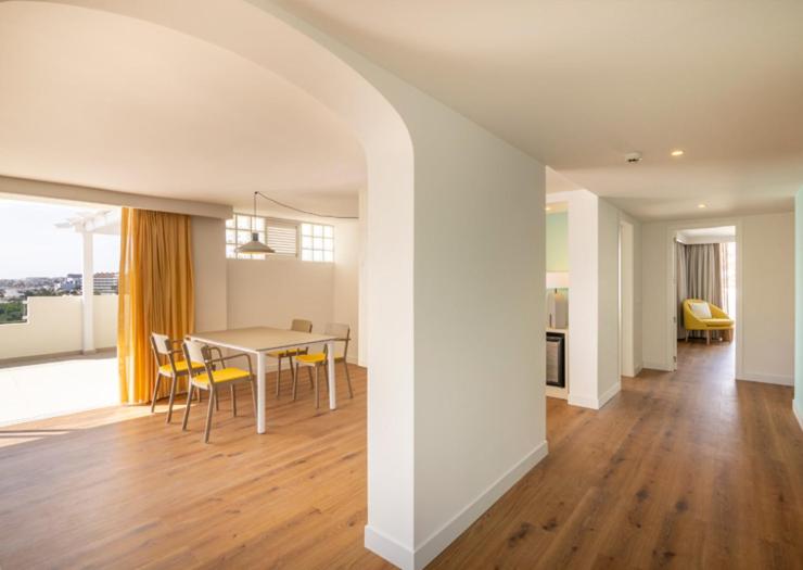 Master Suite Sea View image 4