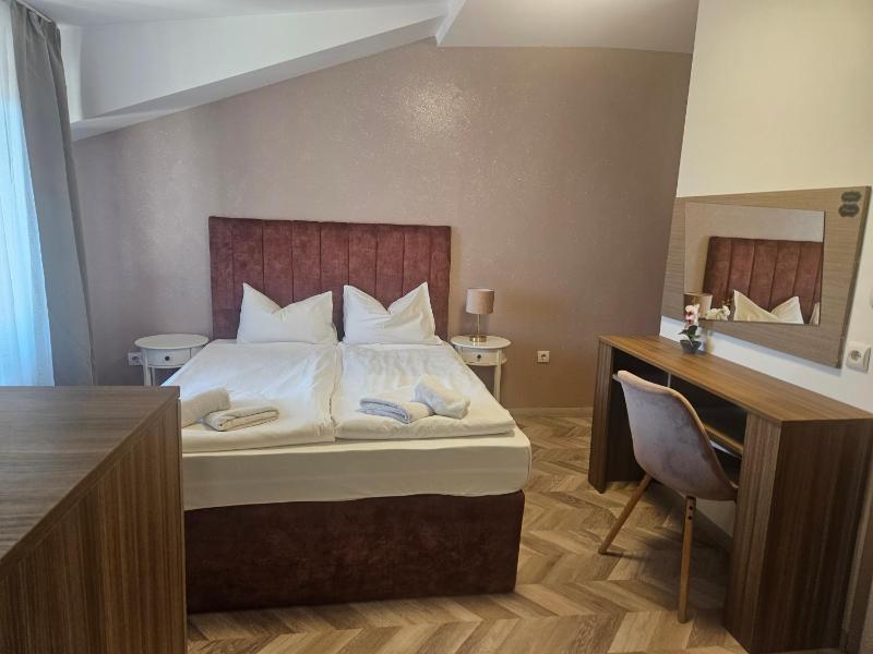 Double Room - No Balcony image 4
