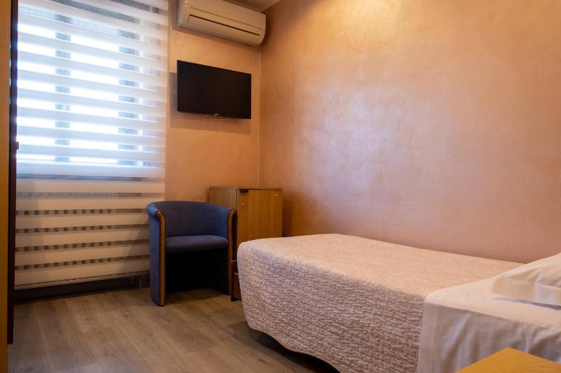Single Room image 1