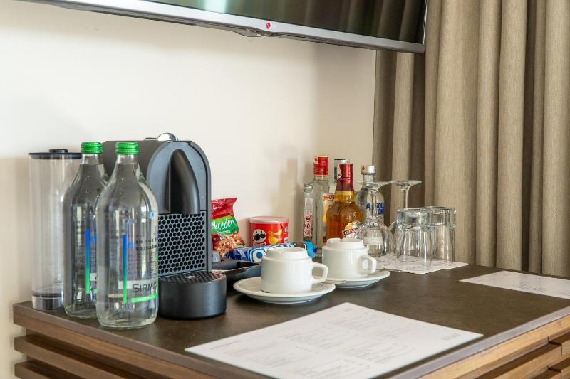 Deluxe Double Room with Sea View image 4