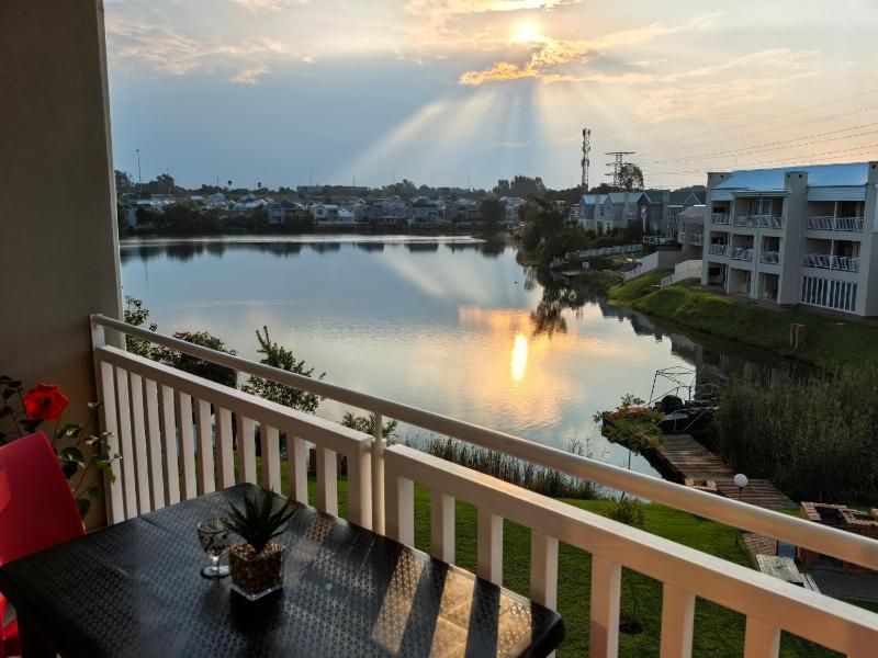 Your Perfect Escape with Breathtaking Lake Views - image 5