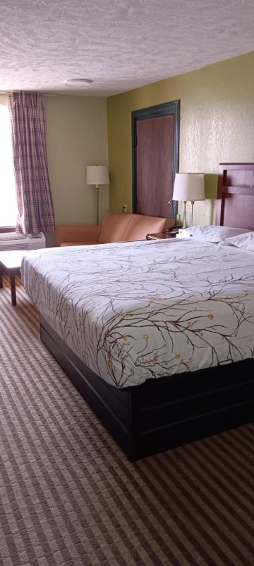 Standard King Room image 1