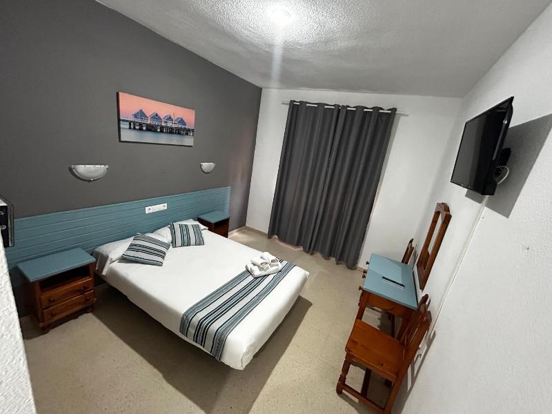 Double Room image 4