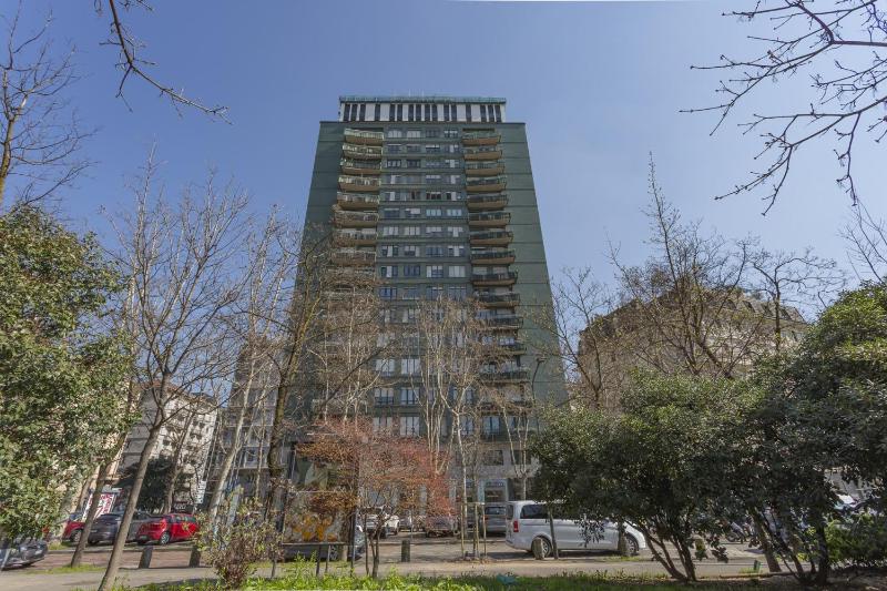 One-Bedroom Apartment image 2