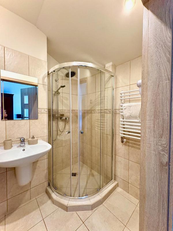 Double Room with Balcony image 4