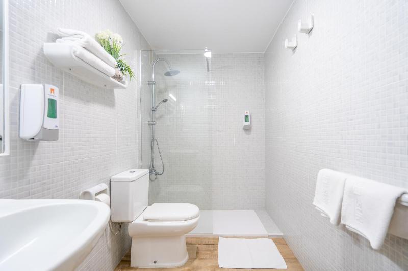 Studio (3 Adults) image 3