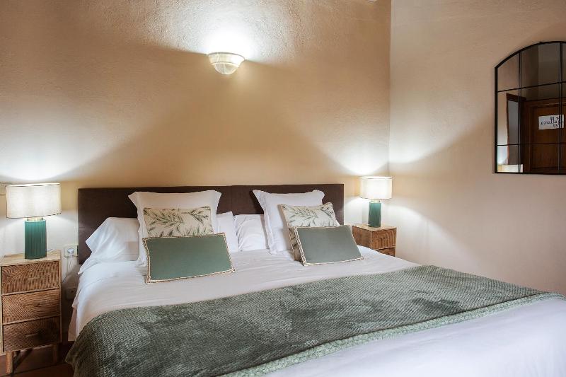 Double Room image 3
