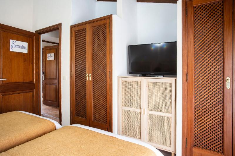Twin Room with Private External Bathroom image 2