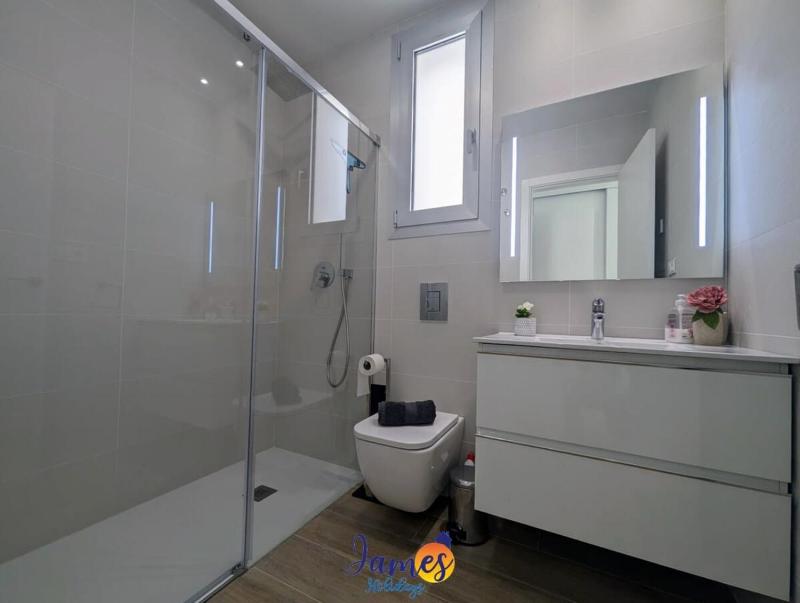 Modern Ground floor Apartment with Com Pool EB12 - image 12