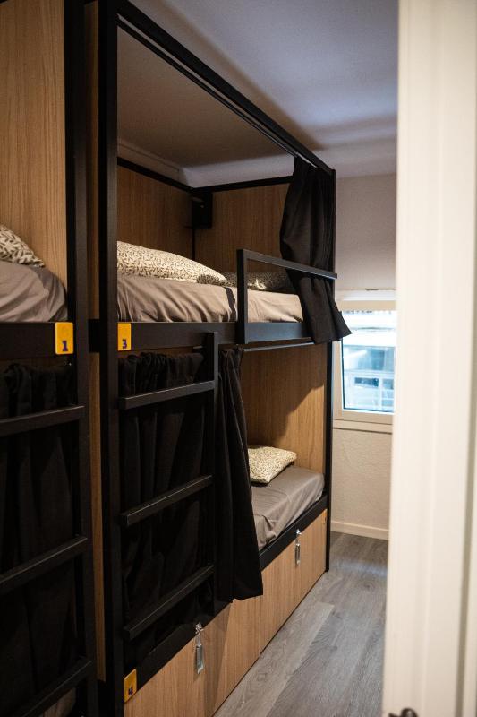 Bed in 4-Bed Mixed Dormitory Room image 4