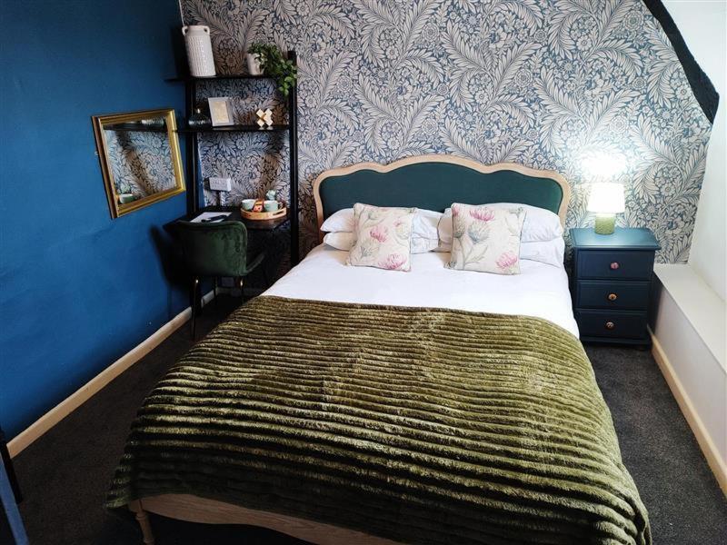 Double Room with Private Bathroom image 1