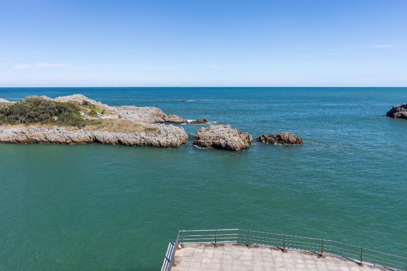 Double or Twin Room with Sea View image 2