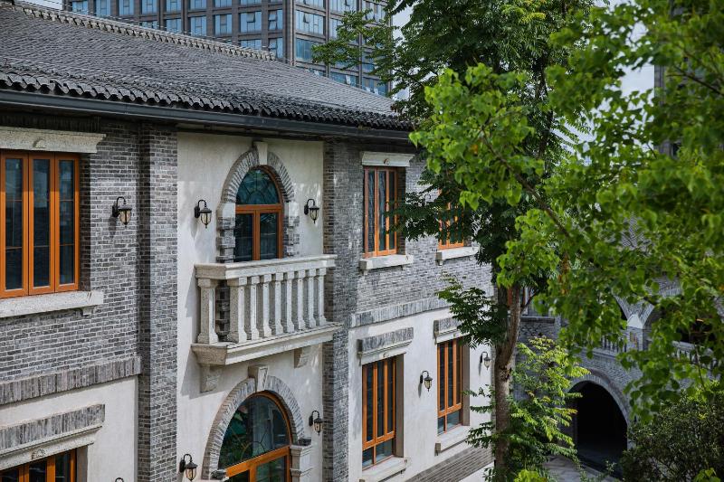 Chongqing Manque Mansion Century Old Republic Style & River View Free Custom Photoshoot Free Breakfast & 131 Skydeck Ticket - image 8
