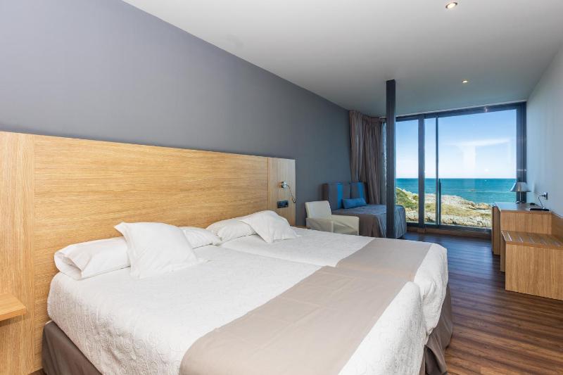 Family Room with Sea View image 3