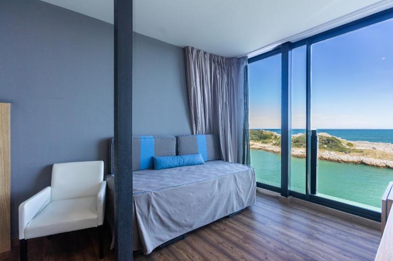 Family Room with Sea View image 4