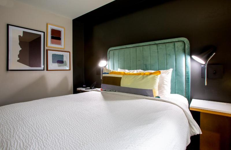Standard Queen Room image 2